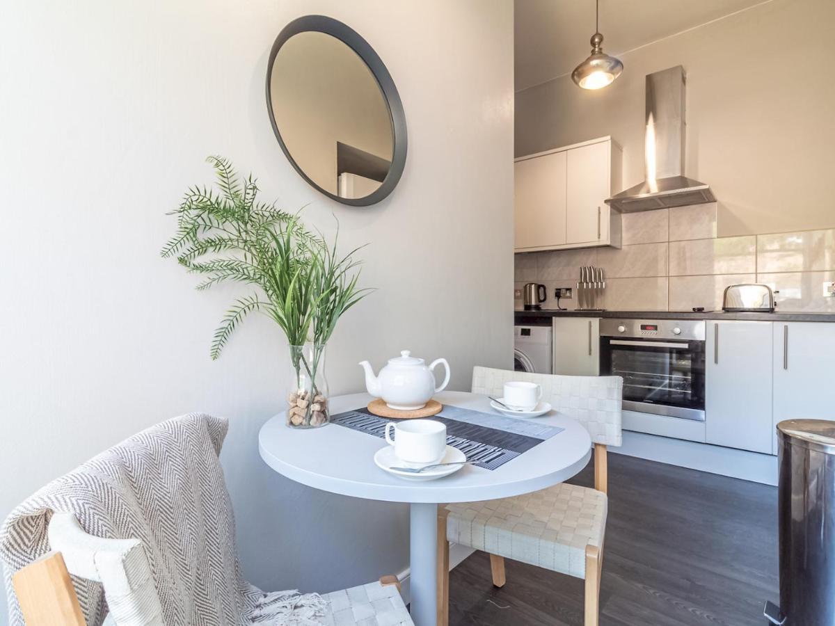 Pass The Keys Spacious And Homely Flat On The Royal Mile EDI Eksteriør bilde