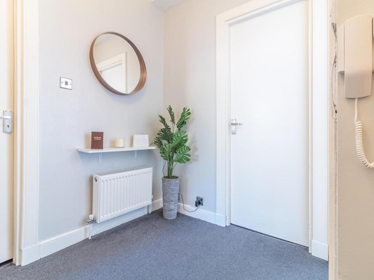 Pass The Keys Spacious And Homely Flat On The Royal Mile EDI Eksteriør bilde